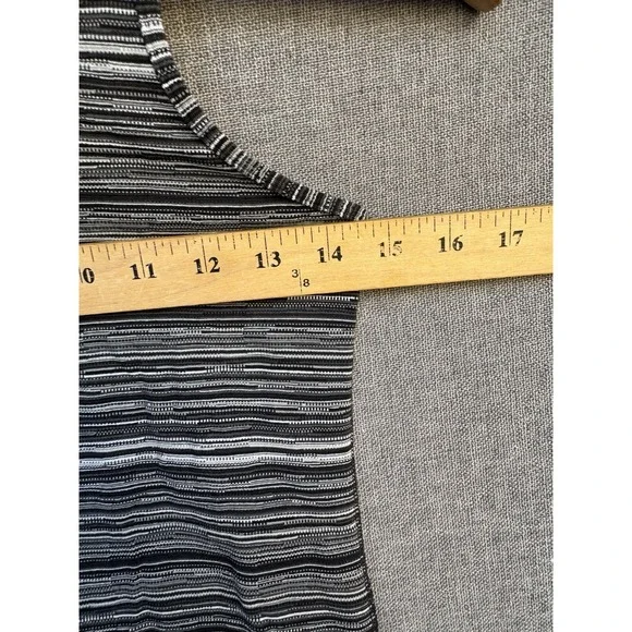 LULULEMON Cool‎ Racerback Tank 6/8 Cut Back Stripe Linen White Black - Picture 2 of 4